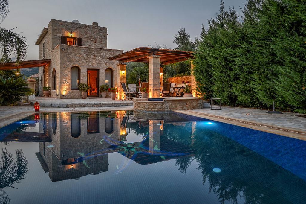 Olympia Villas *